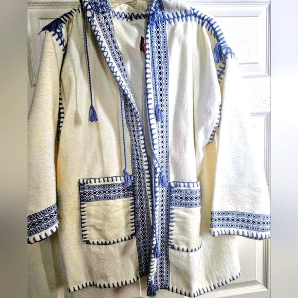 100% Wool Tunisian Coat - Picture 11 of 13